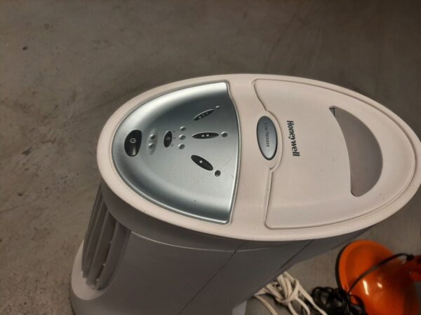 Honeywell HFD015C Quiet Clean Compact Air Purifier - Image 6