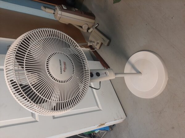 Black & Decker Typhoon oscillating fan Model- 80SF1600