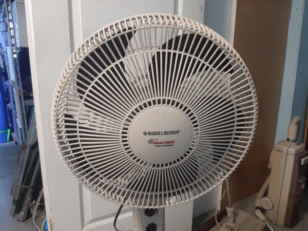 Black & Decker Typhoon oscillating fan Model- 80SF1600 - Image 4