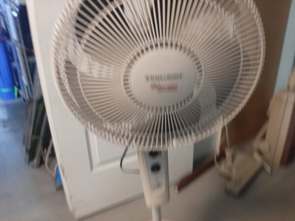 Black & Decker Typhoon oscillating fan Model- 80SF1600 - Image 5