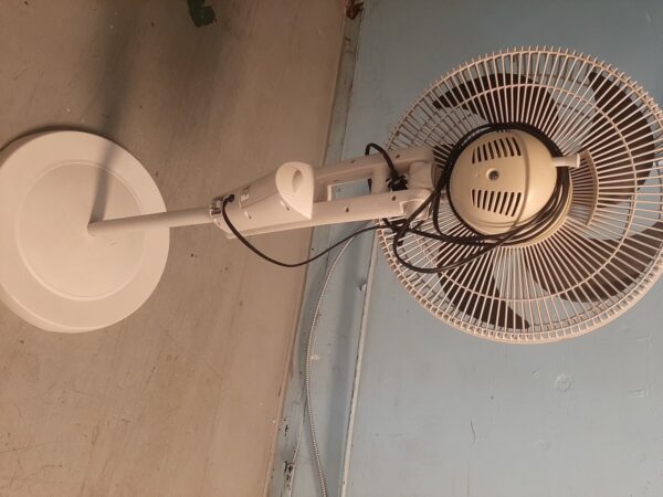 Black & Decker Typhoon oscillating fan Model- 80SF1600 - Image 9