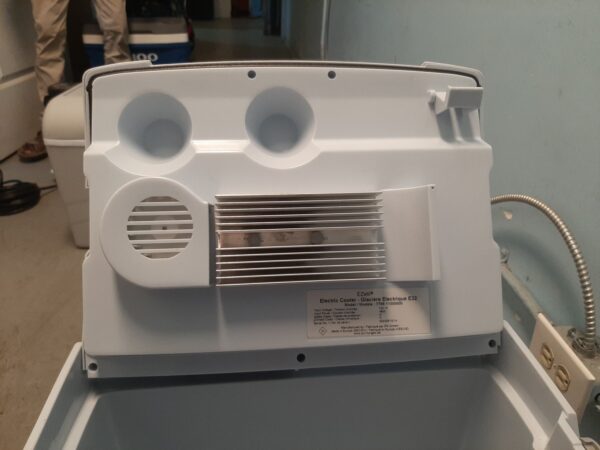 Ezetil E32 Thermoelectric Cool Box 12V blue/light blue - Image 3
