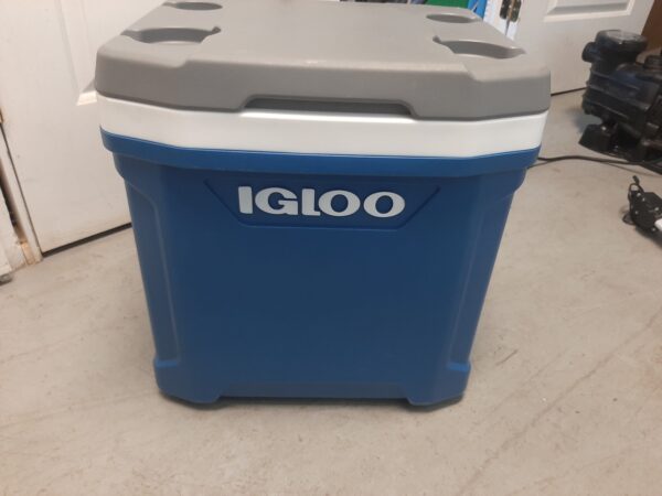 IGLOO 56L 60QT Cooler Box with Wheels and handles - Image 4