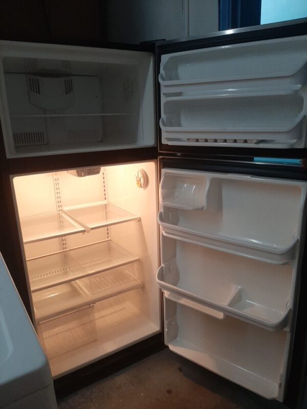 Frigidaire electrolux refrigirator top mount - Image 4
