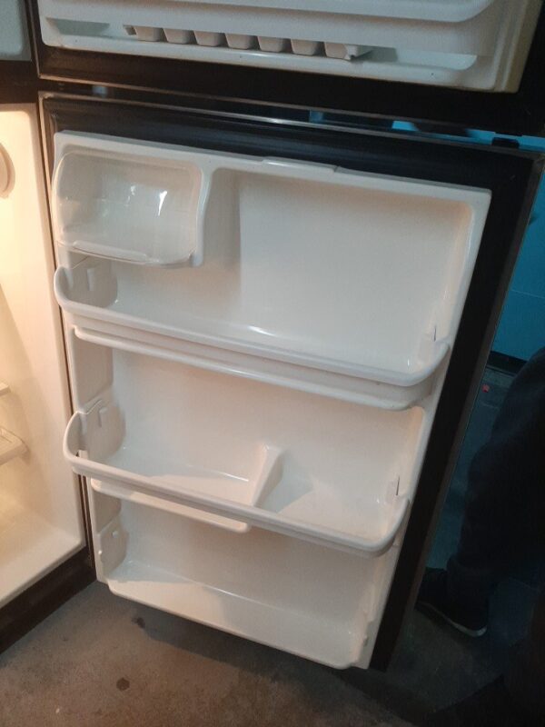 Frigidaire electrolux refrigirator top mount - Image 6