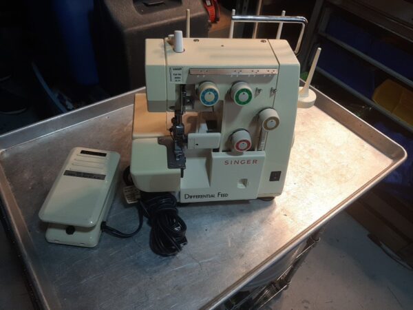 Singer 14U244B Ultralock Serger Sewing Differential Feed