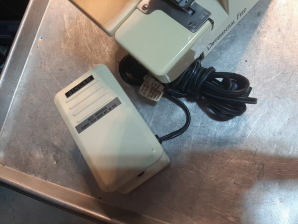 Singer 14U244B Ultralock Serger Sewing Differential Feed - Image 11