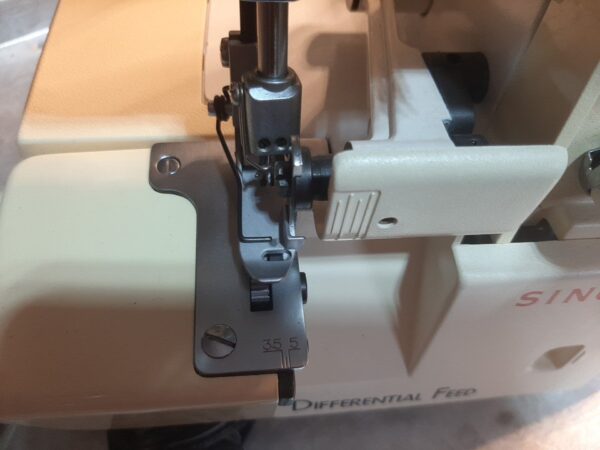 Singer 14U244B Ultralock Serger Sewing Differential Feed - Image 9