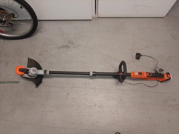 Black & Decker LST400 20V String Trimmer Kit, 12-Inch Lithium High Performance, Battery Powered, Black - Image 14