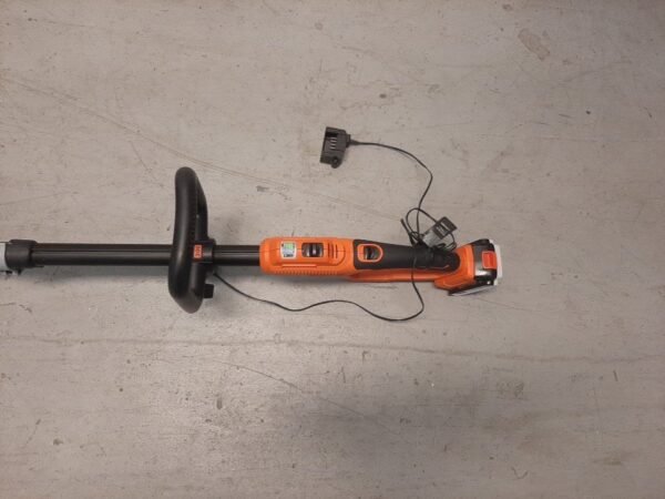 Black & Decker LST400 20V String Trimmer Kit, 12-Inch Lithium High Performance, Battery Powered, Black - Image 15