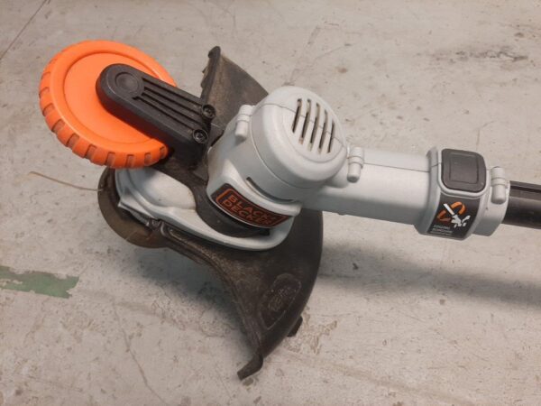 Black & Decker LST400 20V String Trimmer Kit, 12-Inch Lithium High Performance, Battery Powered, Black - Image 16