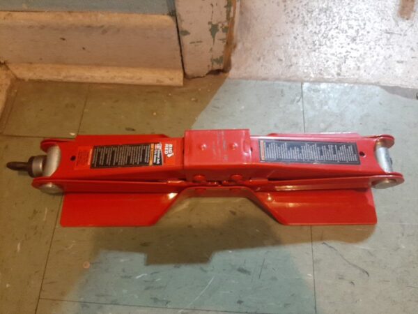 Torin Big Red Steel Scissor Jack 1.5 Ton 3000 lb Capacity - Image 5