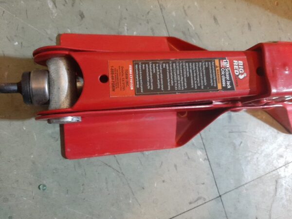 Torin Big Red Steel Scissor Jack 1.5 Ton 3000 lb Capacity - Image 3