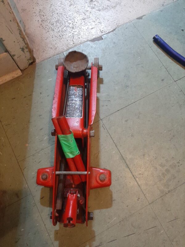 Hydraulic Trolley Jack 1-1/2 tons - Image 4
