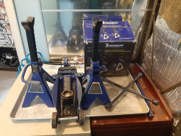 Certified Hydraulic Trolley Jack 2-Ton - Michelin Ratchet Locking Jack Stand 2T - Heavy Duty 4 Way Lug Wrench - Image 7