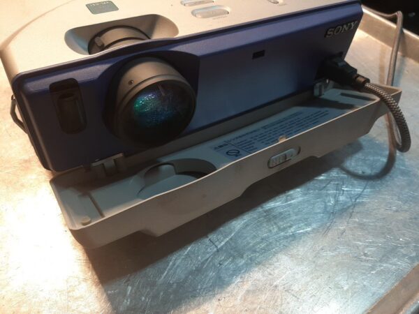 Sony VPL-CS1 SuperLite 3LCD Projector SVGA Portable w/Accessories - Image 2