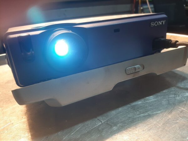 Sony VPL-CS1 SuperLite 3LCD Projector SVGA Portable w/Accessories - Image 7