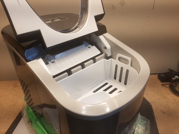 Frigidaire EFIC117-SSBLACK-SC 26 Lbs Portable Compact Maker - Image 2
