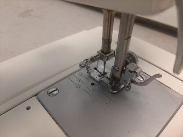 Heavy duty OMEGA 1260 sewing machine sew up to 8 layers of Jeans - Image 3