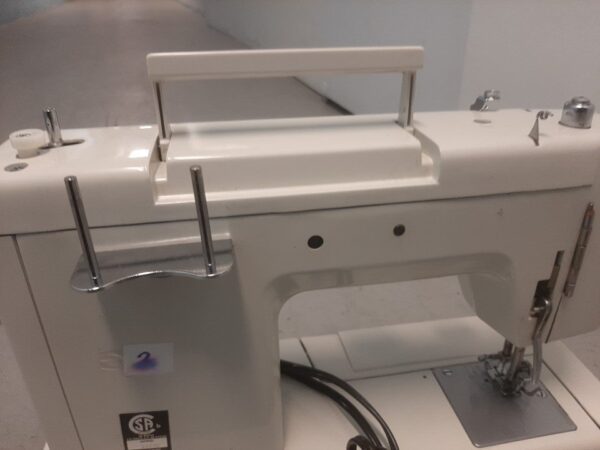 Heavy duty OMEGA 1260 sewing machine sew up to 8 layers of Jeans