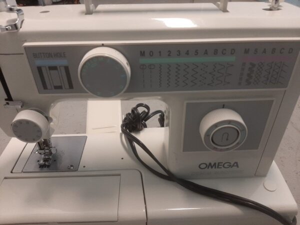 Heavy duty OMEGA 1260 sewing machine sew up to 8 layers of Jeans - Image 9