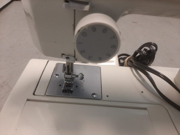 Heavy duty OMEGA 1260 sewing machine sew up to 8 layers of Jeans - Image 4