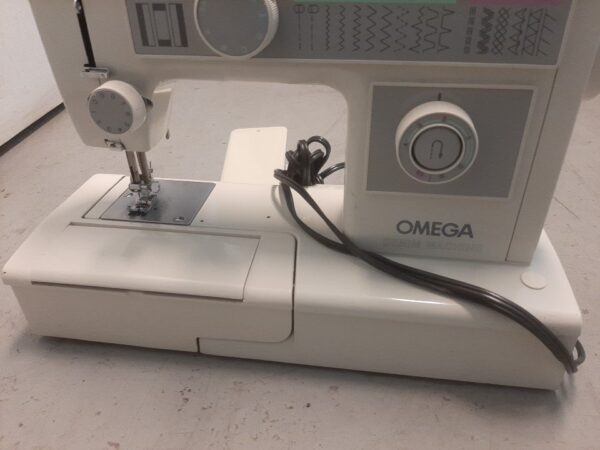 Heavy duty OMEGA 1260 sewing machine sew up to 8 layers of Jeans - Image 5